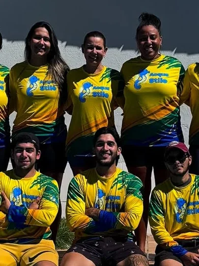 Equipe da Acqua Stilo uniformizada