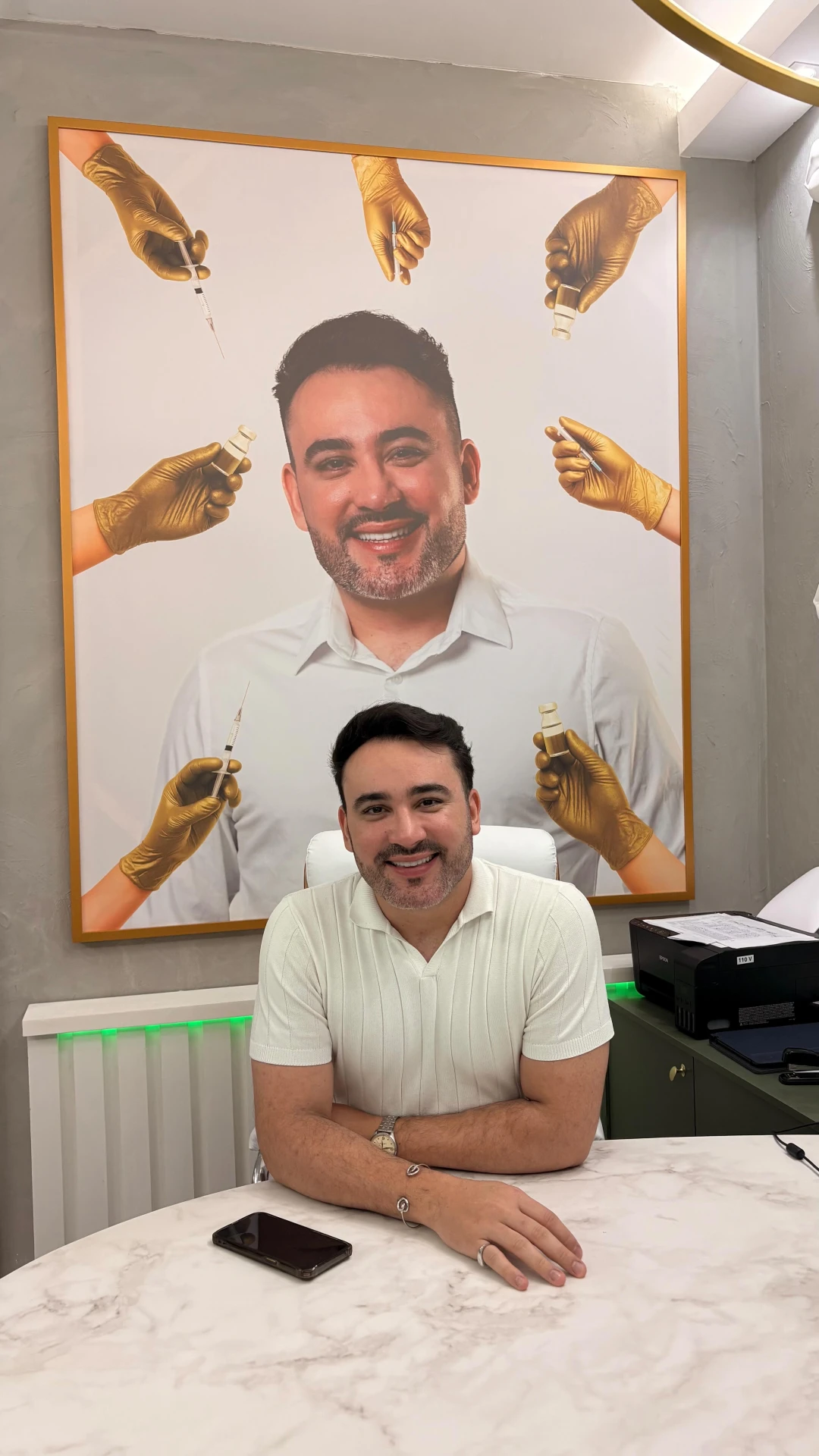 Dr. Carlos Alexandre no consultório CA Clinic