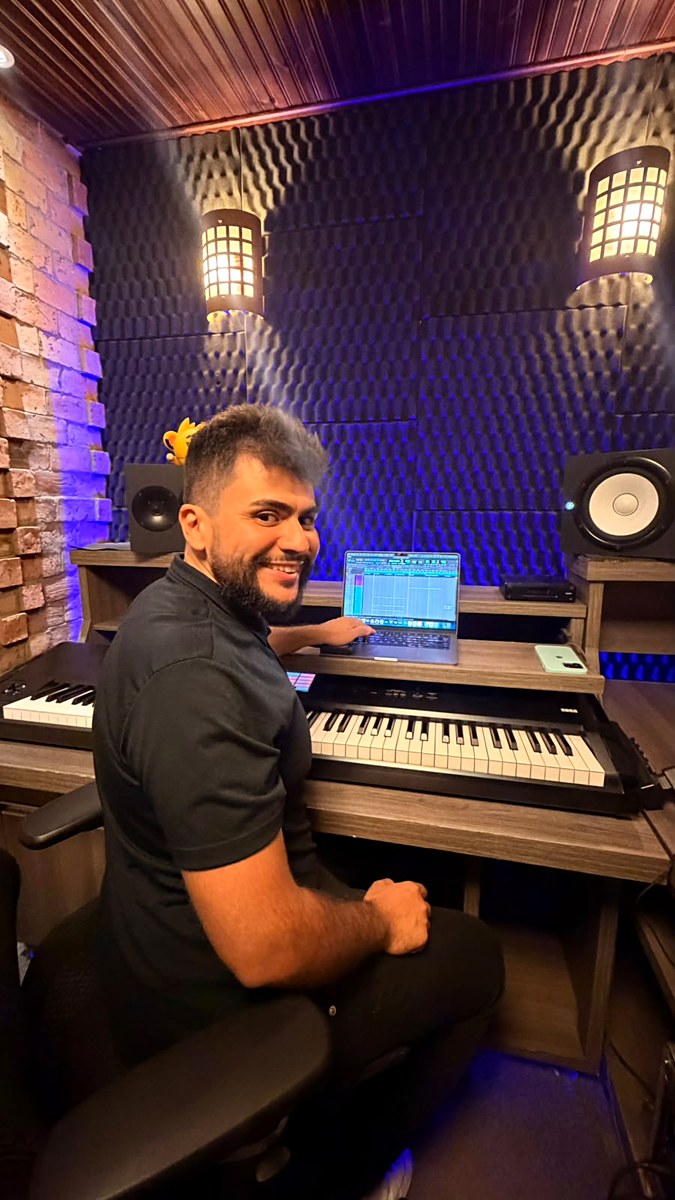 Produtor musical da Melyssa no estúdio